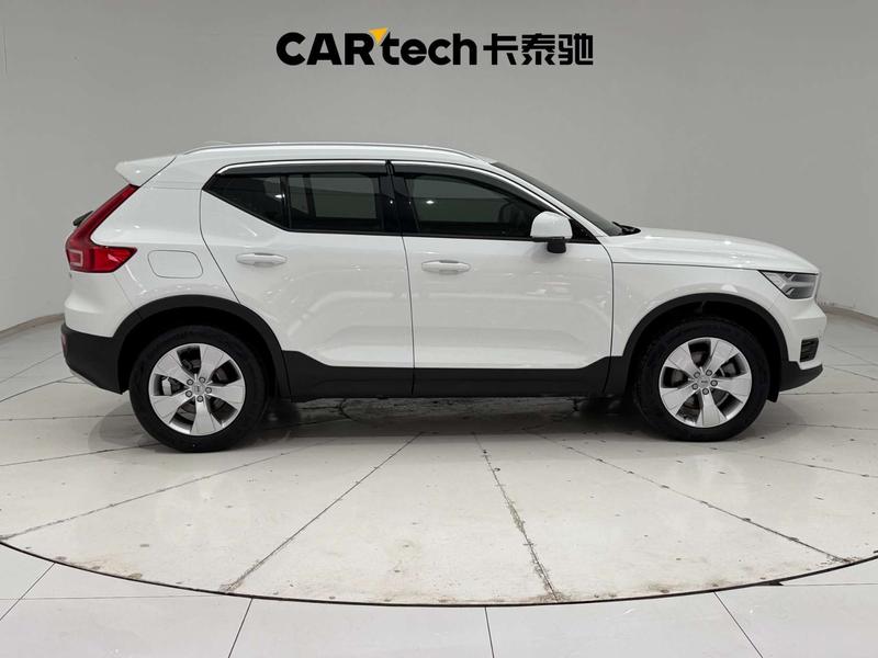 Volvo XC40, 2022 — фото 8 из 12