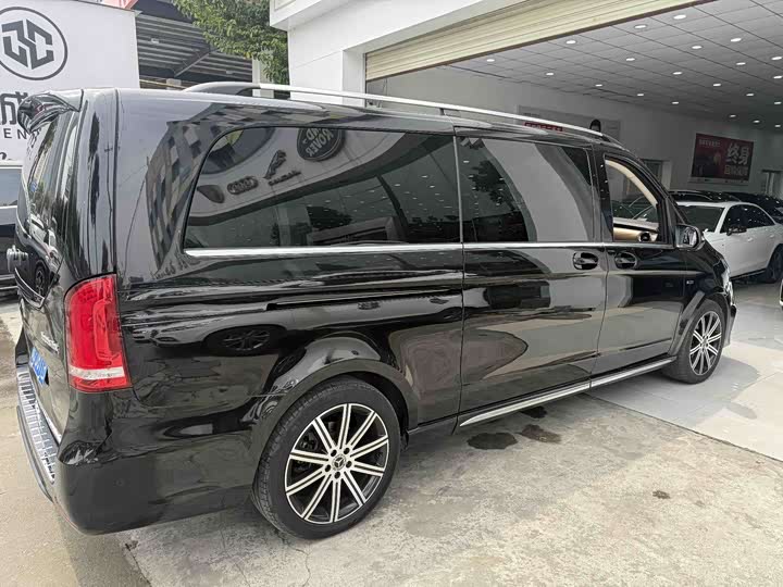 Mercedes-Benz V-Class, 2022 — фото 6 из 9