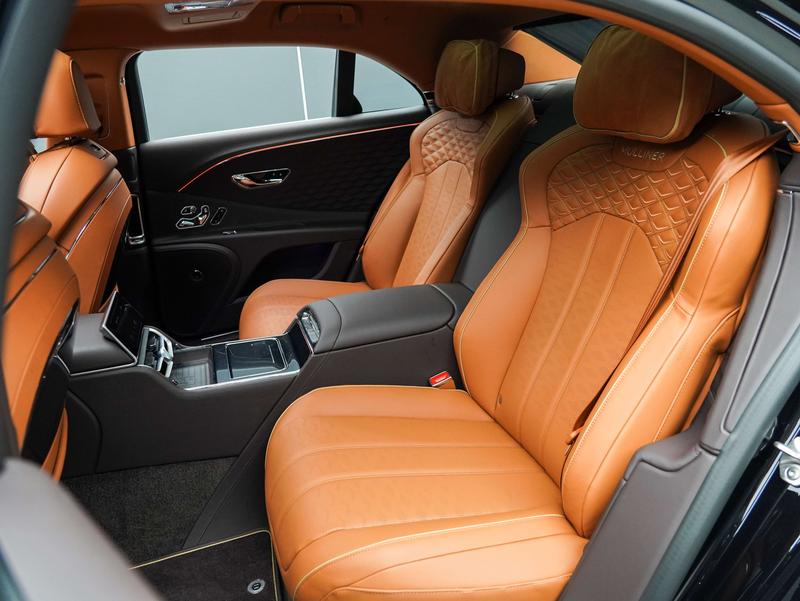 Bentley Flying Spur Hybrid, 2025 — фото 12 из 12
