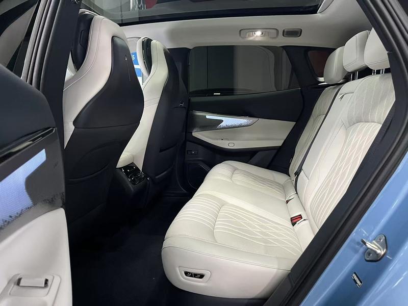 Lynk & Co 08 EM-P Hybrid, 2025 — фото 12 из 12