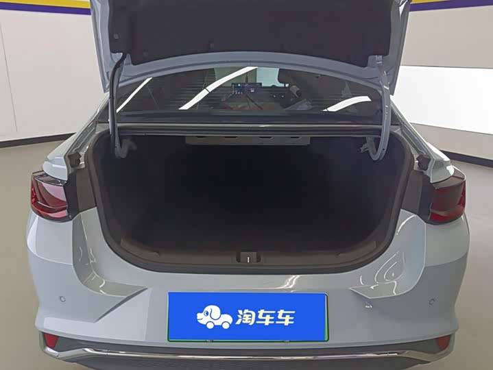 Geely Emgrand L Hi·P Hybrid, 2023 — фото 4 из 9