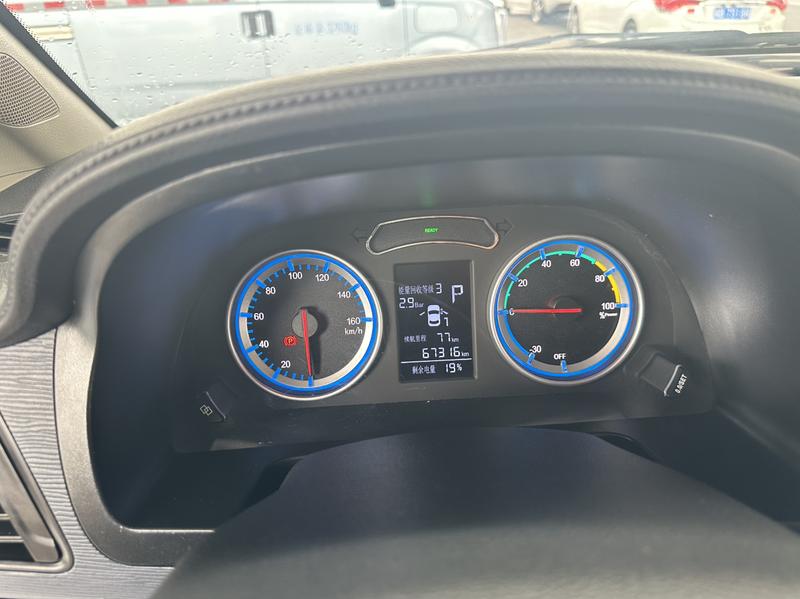 Dongfeng Forthing Lingzhi M5 EV, 2025 — фото 6 из 11