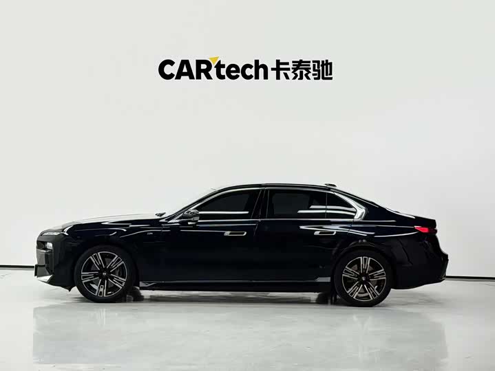 BMW i7, 2024 — фото 3 из 9