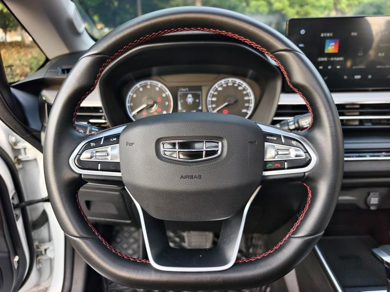 Geely Vision X3, 2022 — фото 10 из 12
