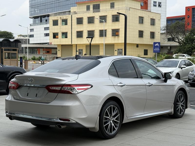 Toyota Camry, 2023 — фото 6 из 12