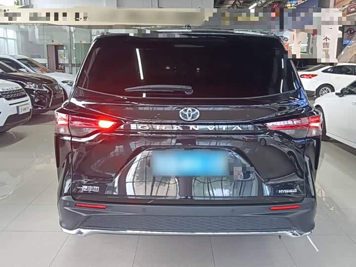 Toyota Granvia, 2023 — фото 6 из 9