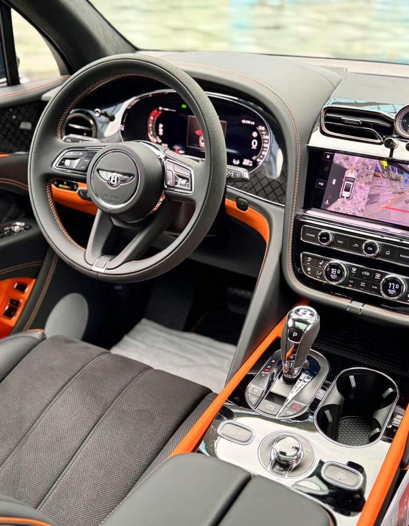 Bentley Bentayga, 2025 — фото 6 из 7