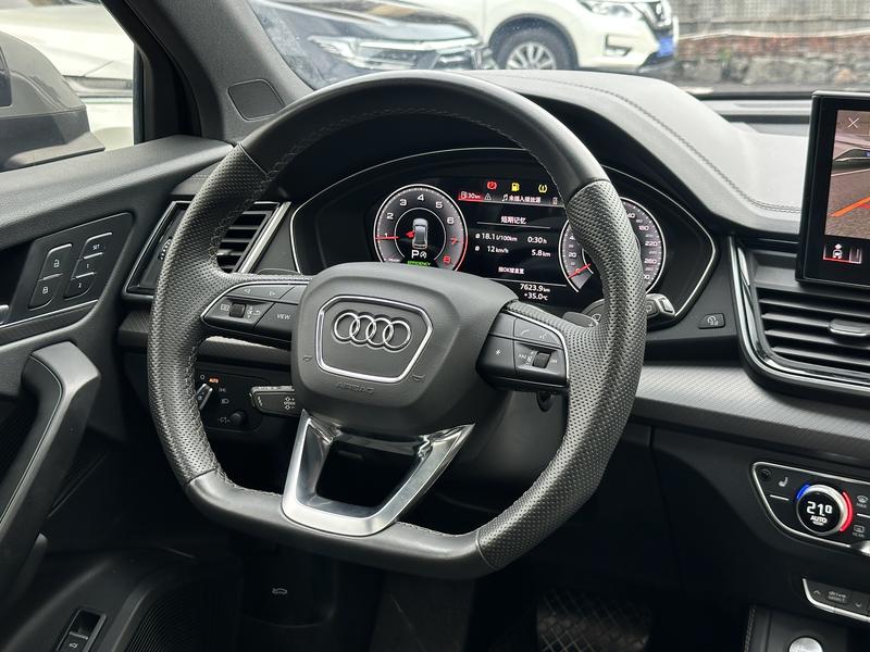 Audi Q5L Sportback, 2023 — фото 11 из 12
