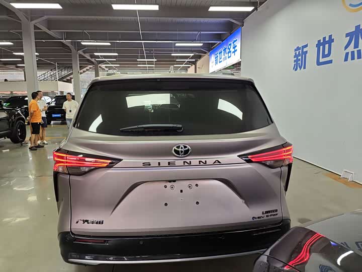 Toyota Sienna, 2026 — фото 9 из 9