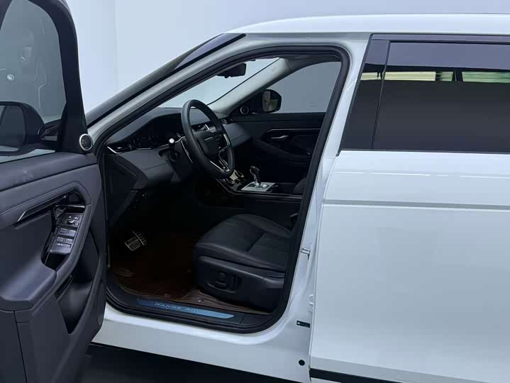Land Rover Range Rover Evoque L, 2023 — фото 2 из 9