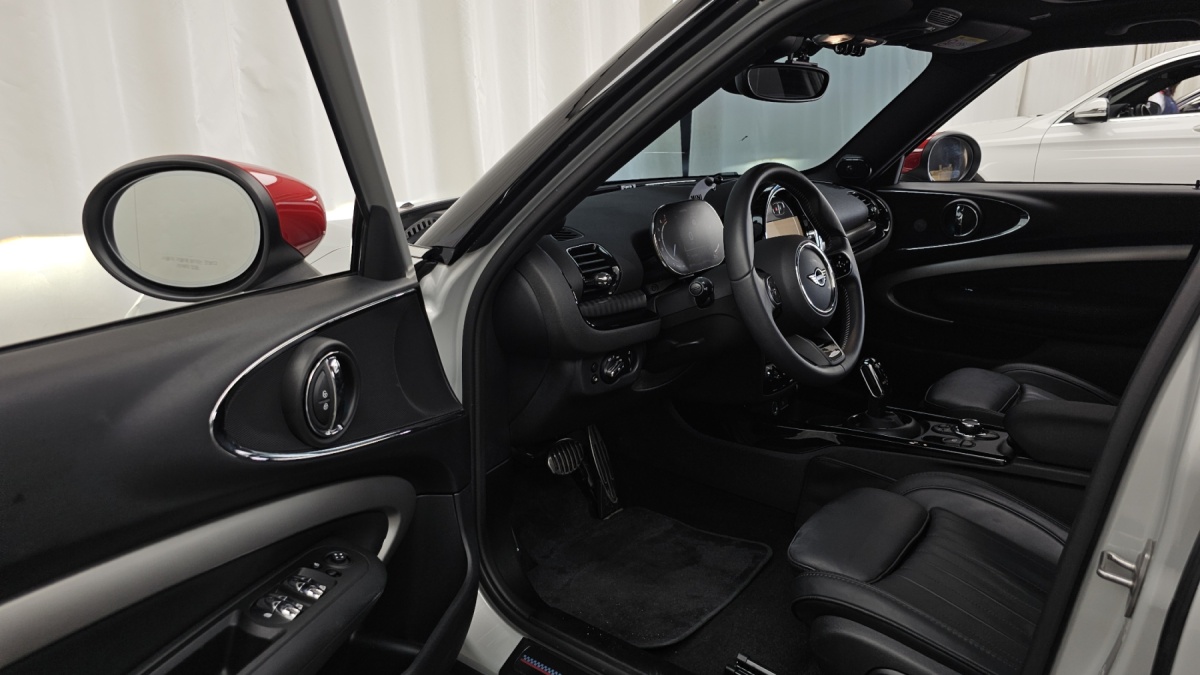 Mini Clubman, 2023 — фото 10 из 12