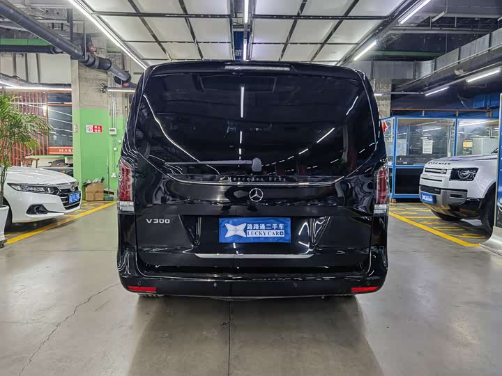 Mercedes-Benz V-Class, 2024 — фото 5 из 9