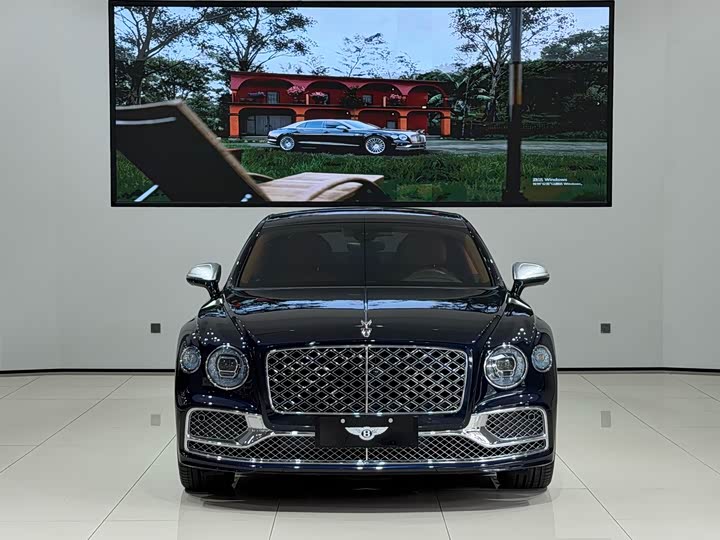 Bentley Flying Spur Hybrid, 2022 — фото 2 из 9