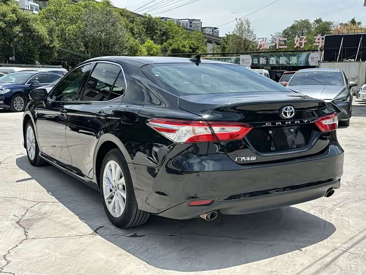Toyota Camry, 2023 — фото 5 из 9