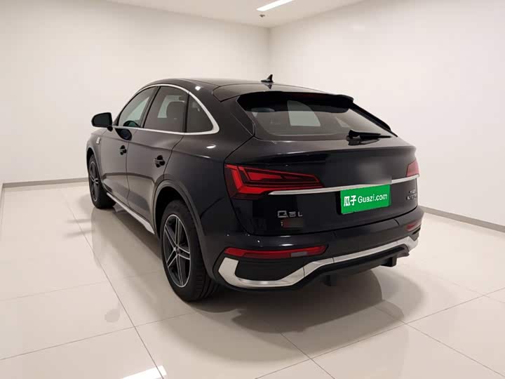 Audi Q5L Sportback, 2022 — фото 4 из 9
