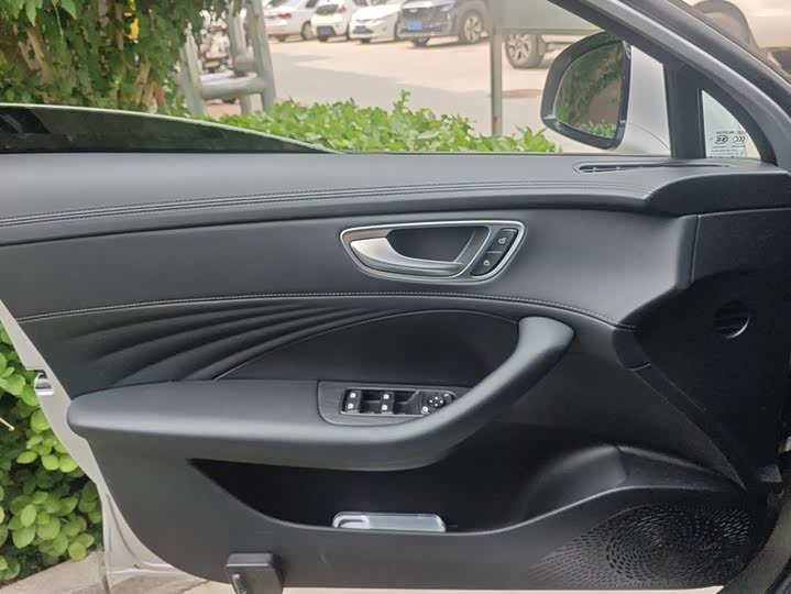 Roewe D7, 2025 — фото 7 из 9