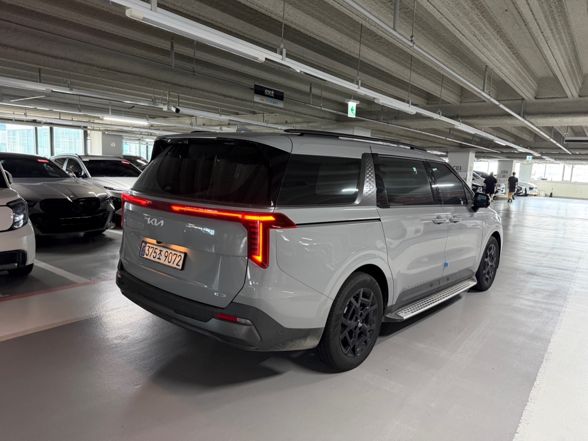 Kia Carnival, 2025 — фото 5 из 12