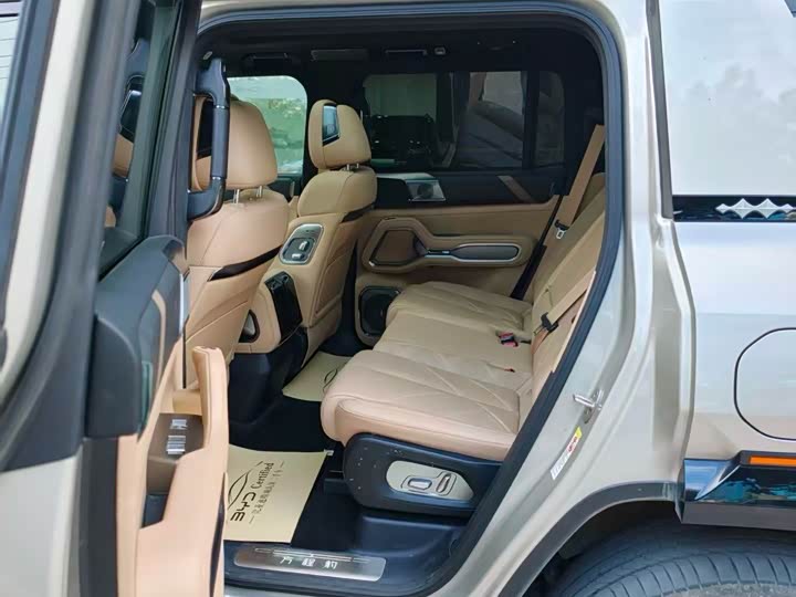 BYD FangChengBao Leopard 8, 2024 — фото 4 из 7