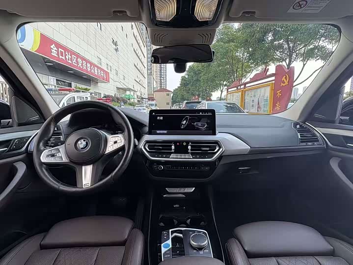 BMW iX3, 2023 — фото 5 из 9