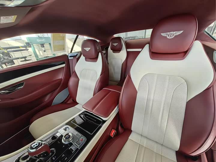 Bentley Continental GT, 2023 — фото 3 из 3