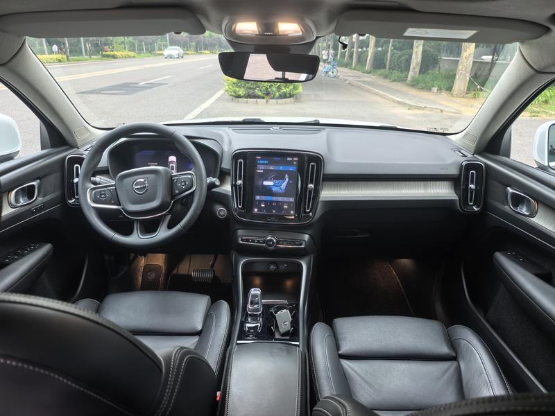Volvo XC40, 2022 — фото 8 из 12