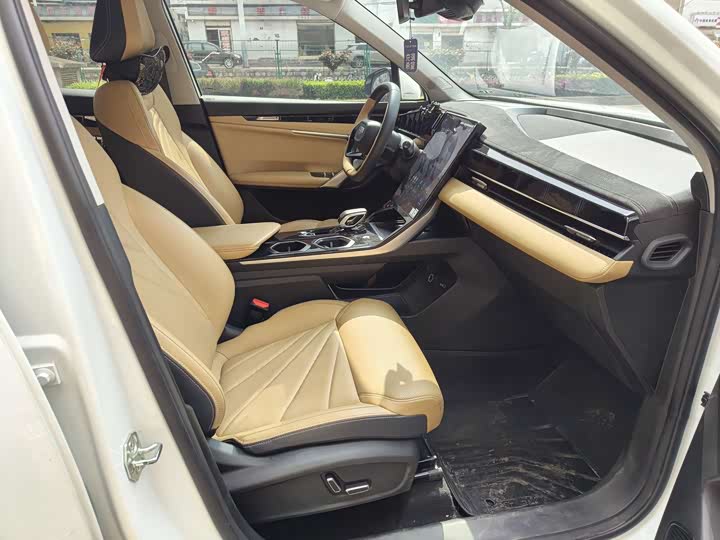 Geely Atlas L, 2023 — фото 6 из 9