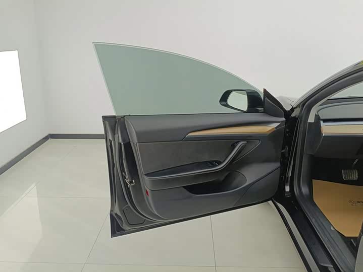 Tesla Model 3, 2022 — фото 7 из 9