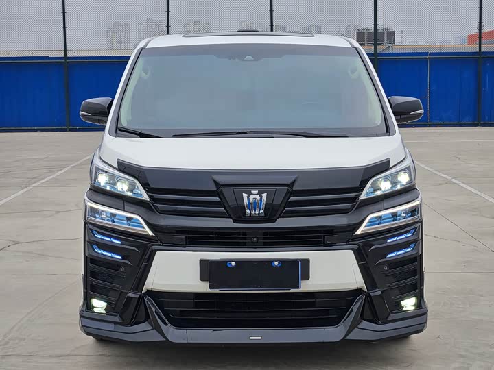 Toyota Vellfire, 2022 — фото 2 из 9