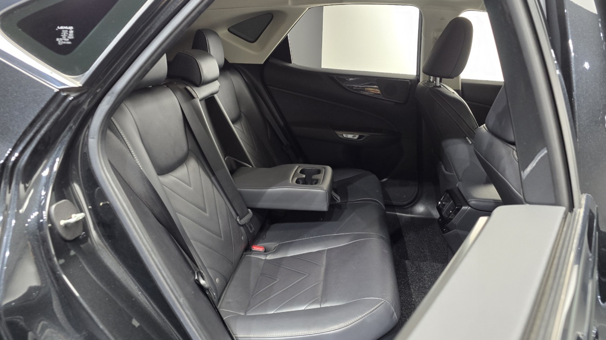 Lexus NX, 2022 — фото 10 из 12