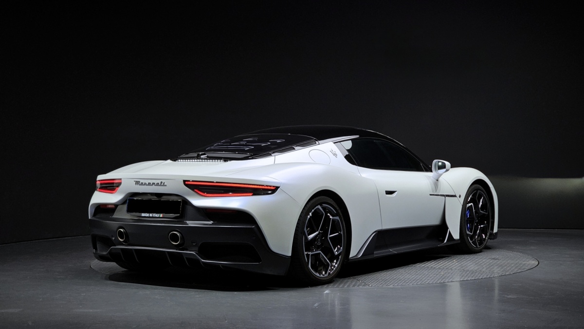 Maserati MC20, 2022 — фото 2 из 12