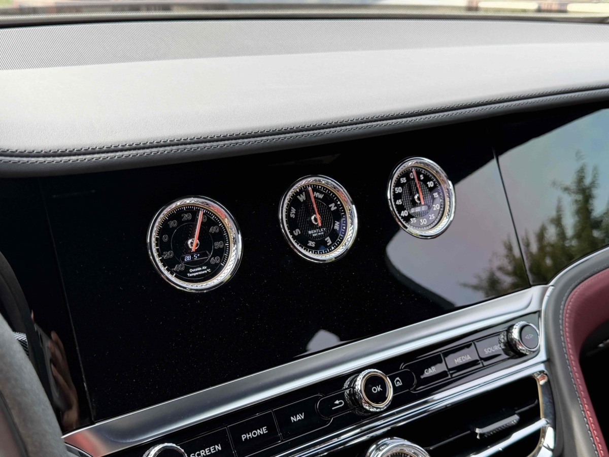 Bentley Flying Spur, 2023 — фото 12 из 12
