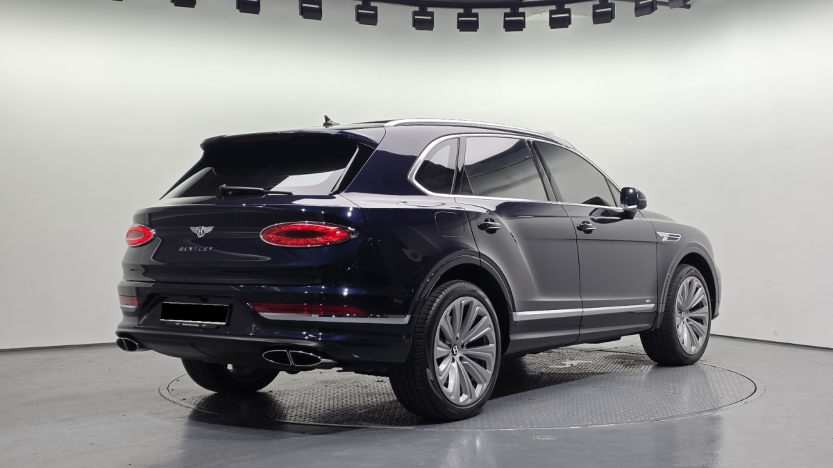 Bentley Bentayga, 2022 — фото 2 из 12