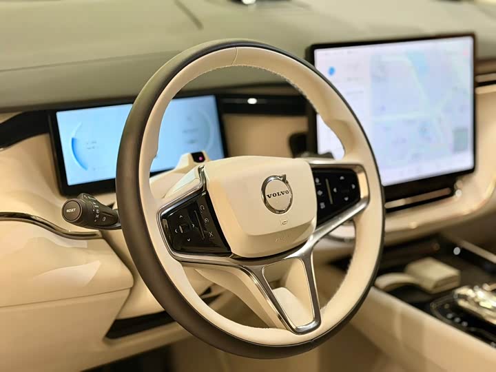 Volvo EM90, 2026 — фото 7 из 9