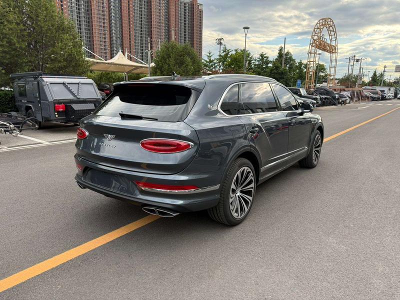 Bentley Bentayga, 2025 — фото 6 из 12