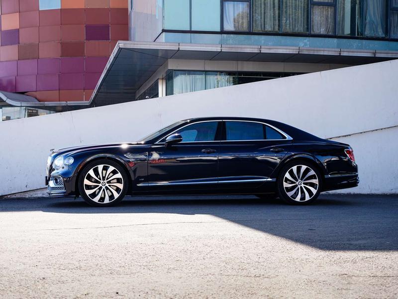 Bentley Flying Spur, 2021 — фото 4 из 12
