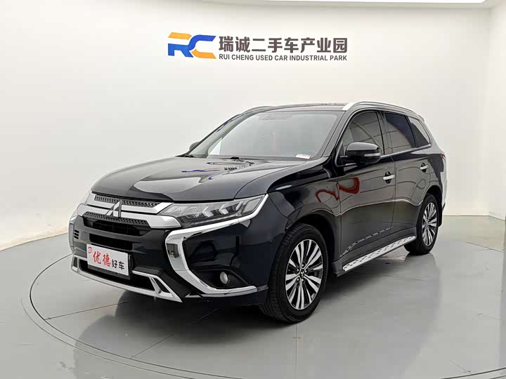 Mitsubishi Outlander, 2022 — купить в Кирове под ключ
