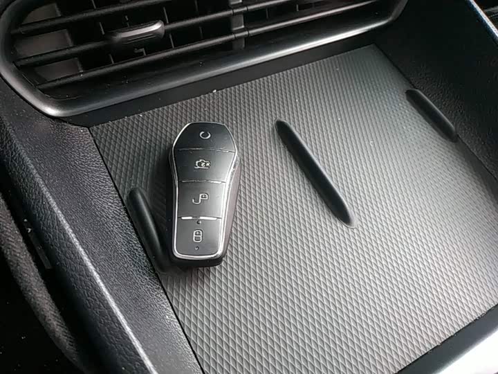 BYD Seal 05 DM-i Hybrid, 2025 — фото 8 из 9