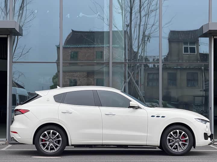 Maserati Levante, 2022 — фото 3 из 9