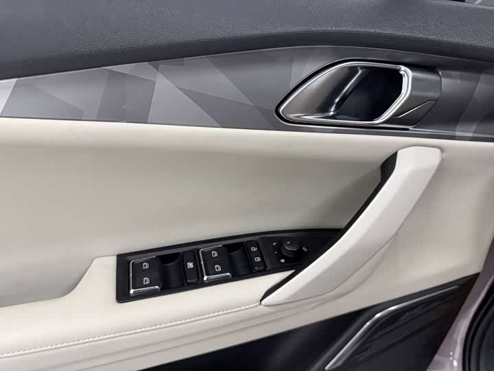 Lynk & Co 06 EM-P Hybrid, 2023 — фото 9 из 9