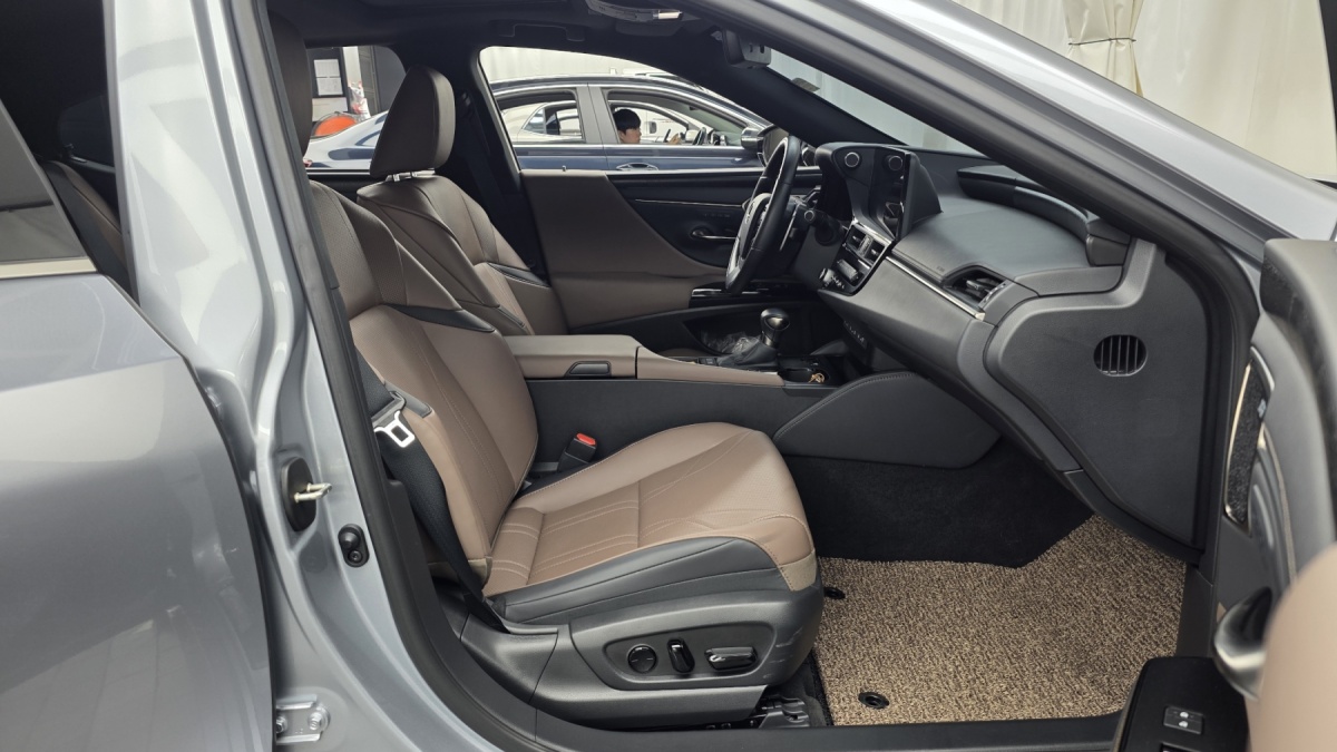 Lexus ES, 2023 — фото 11 из 12