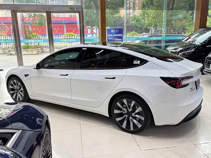 Tesla Model 3, 2024 — фото 8 из 9