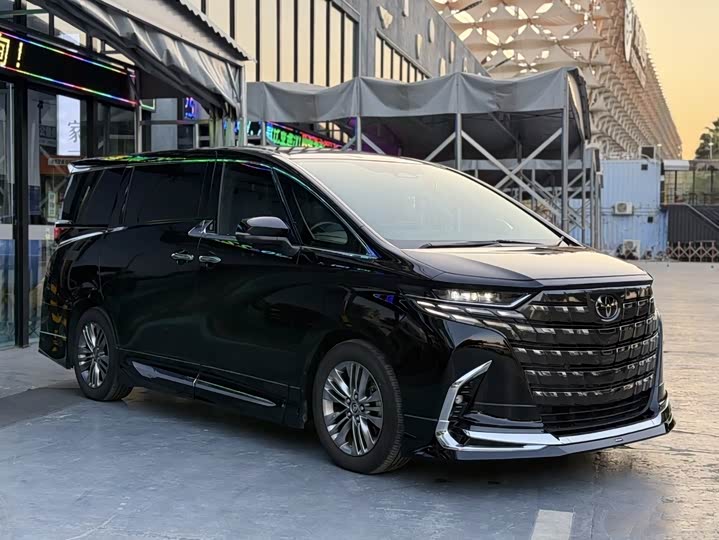 Toyota Alphard, 2025 — фото 3 из 9