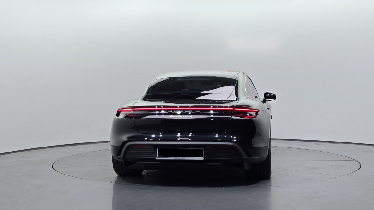Porsche Taycan, 2024 — фото 4 из 12