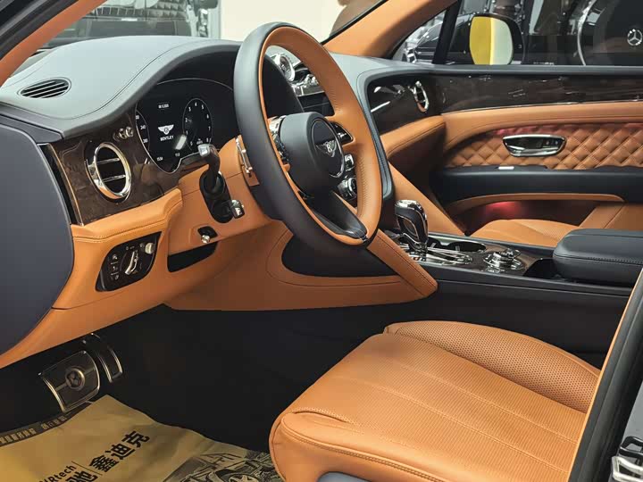Bentley Bentayga, 2022 — фото 11 из 12