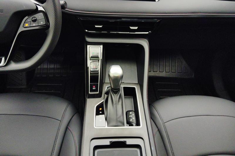 Roewe i5, 2024 — фото 10 из 12
