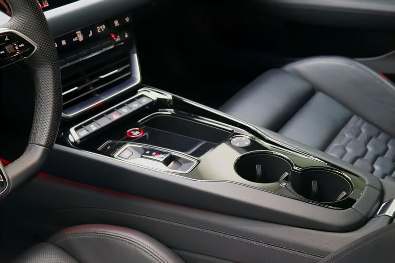 Audi e-tron GT, 2024 — фото 11 из 12