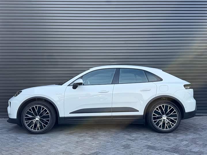 Porsche Macan EV, 2025 — фото 5 из 9