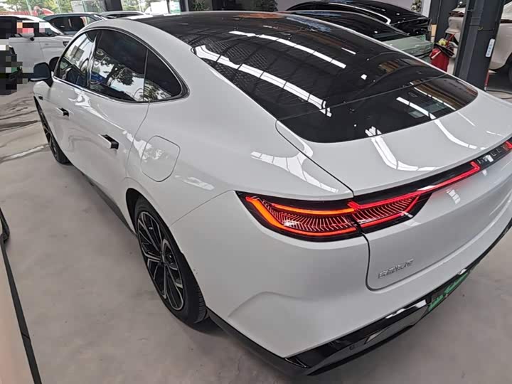 Geely Galaxy E8, 2025 — фото 5 из 9