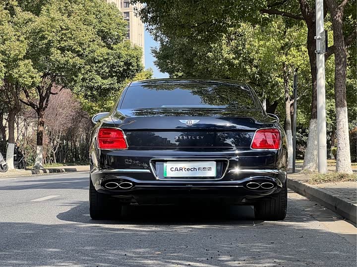 Bentley Flying Spur Hybrid, 2022 — фото 4 из 9