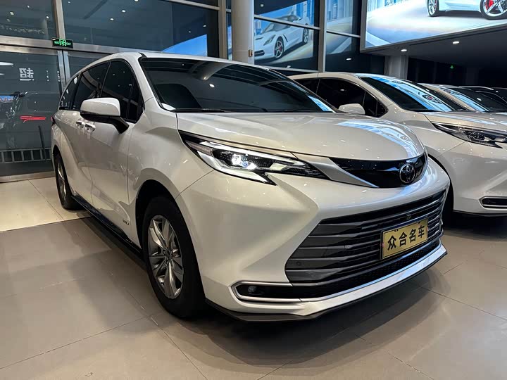 Toyota Sienna, 2024 — фото 3 из 9
